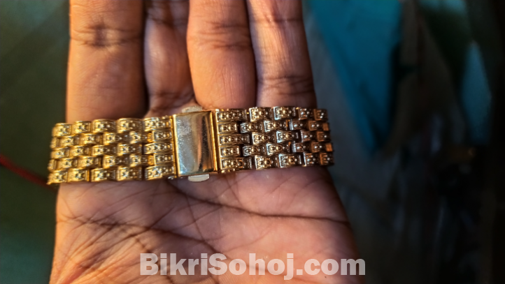 ROLEX WATCH!  মেয়েদের জন্য।  ফ্রেশ তেমন ব্যাবহার করা হয়নি